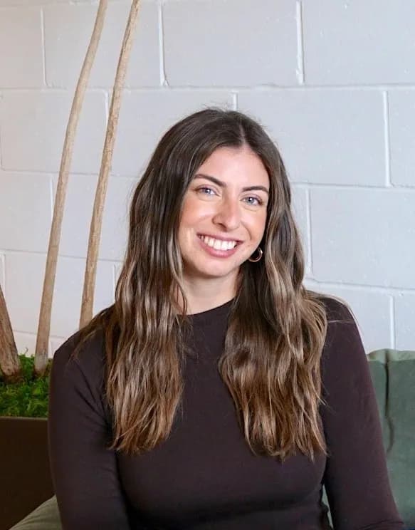 Professional headshot of Ivana Di Cosola, Registered Social Worker (ON)